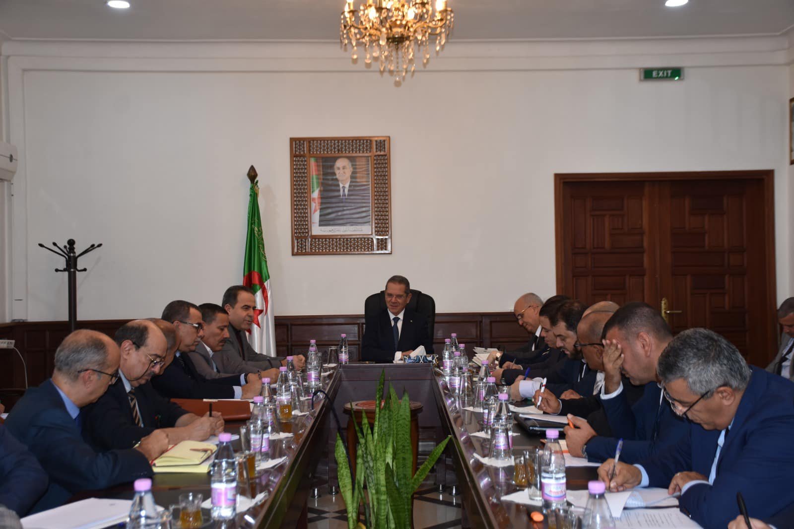 وزير الفلاحة يسدي تعليمات هامة بخصوص المواد الغذائية ذات الإستهلاك الواسع