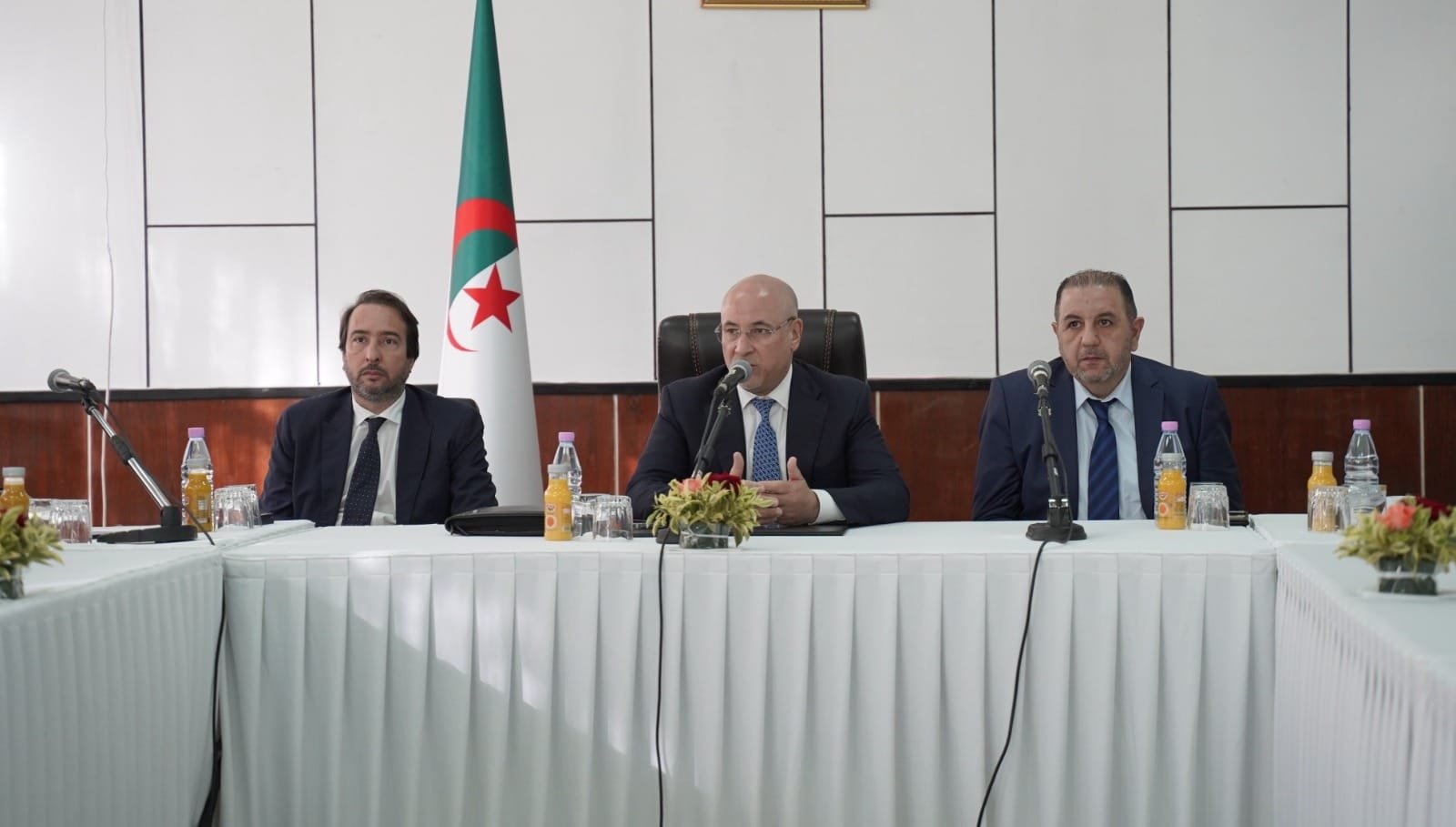 زيتوني يشرف على إجتماع خاص بدراسة تحديد هوامش الربح وتسقيفها على بعض المنتجات الواسعة الإستهلاك
