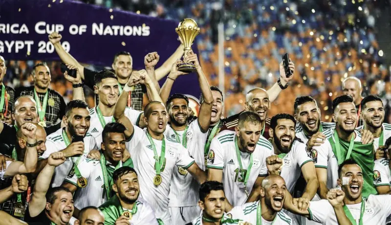 بالفيديو....الكاف تستذكر تتويج محاربي الصحراء بكان 2019
