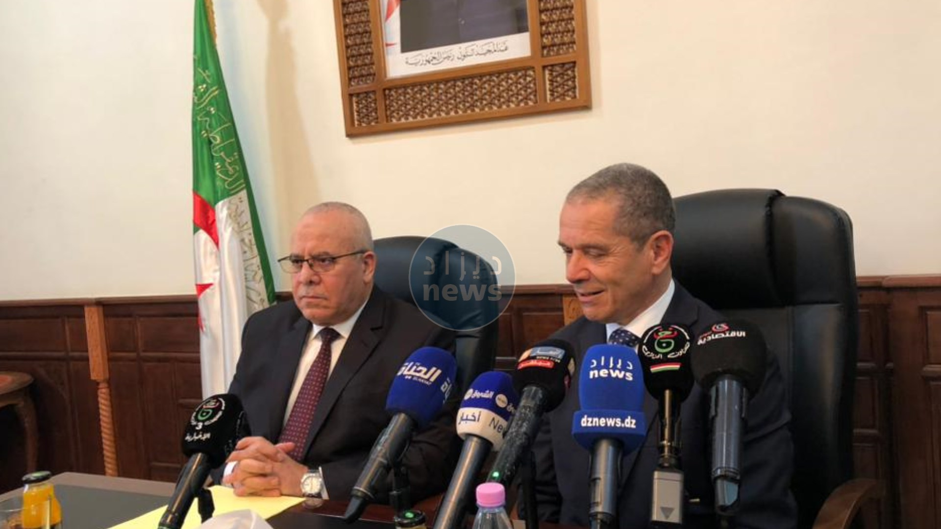 تسليم واستلام المهام بين هني والوزير الجديد شرفة بوزارة الفلاحة