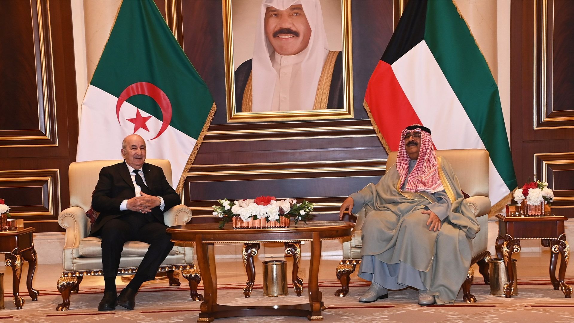 الرئيس تبون يجري مكالمة هاتفية مع ولي عهد دولة الكويت الشيخ مشعل الأحمد الجابر الصباح