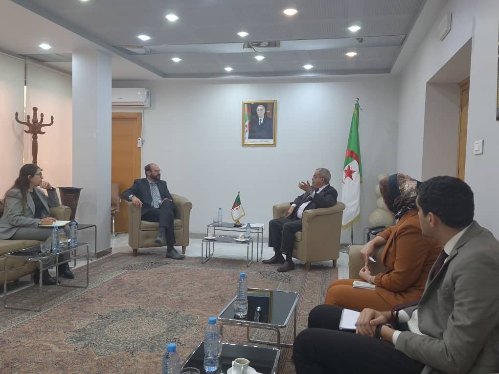 عون يستقبل رئيس الجمعية الجزائرية بيوتكنولوجي والبحث الطبي