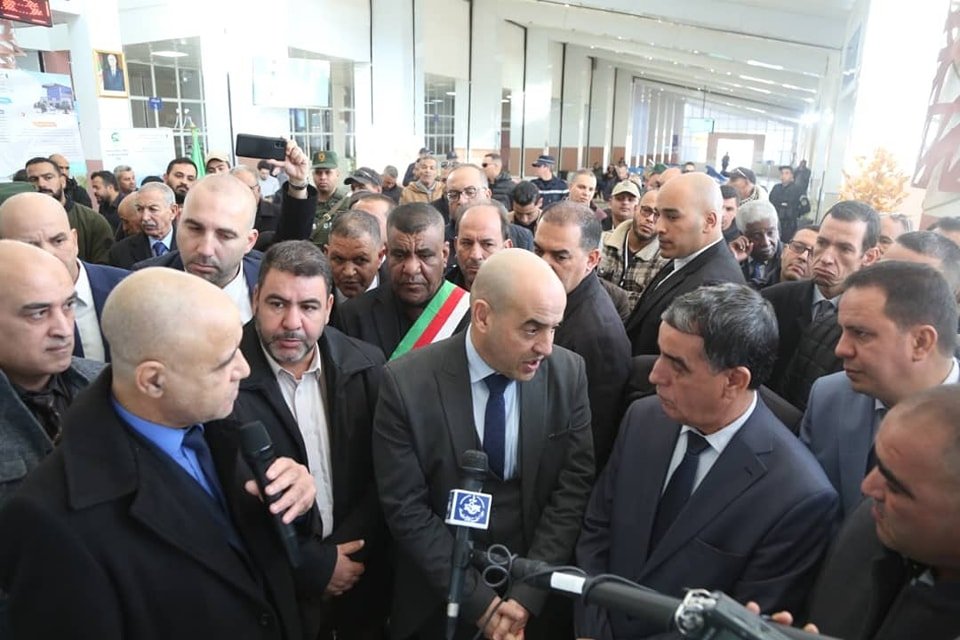 وزير النقل يدعو لتعميم الخدمات الإلكترونية على مجمل المحطات البرية