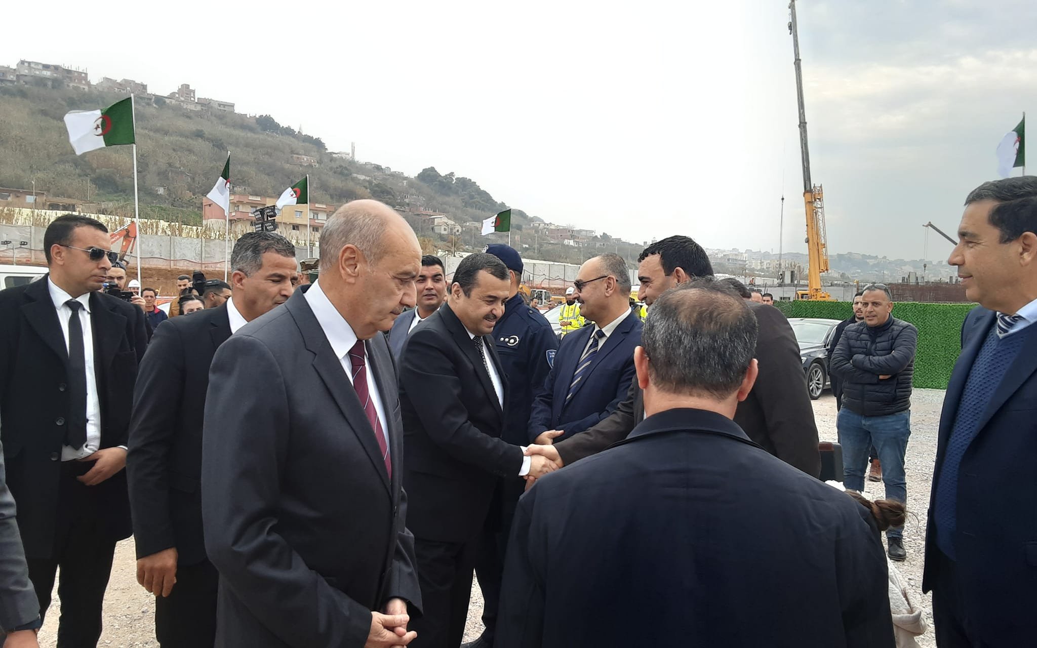 عرقاب يعاين مشروع إنجاز محطة تحلية مياه البحر فوكه 2 بولاية تيبازة