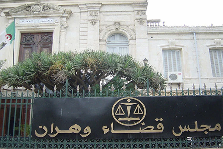 إيداع 10 أعوان وضباط شرطة الحبس المؤقت في قضية التسلل إلى طائرة وهران – باريس