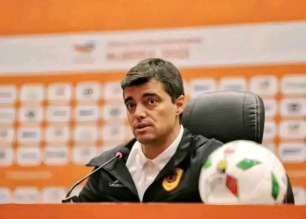 مدرب أنغولا: المنتخب الجزائري يمتلك أفضل اللاعبين في العالم والمواجهة ستكون صعبة