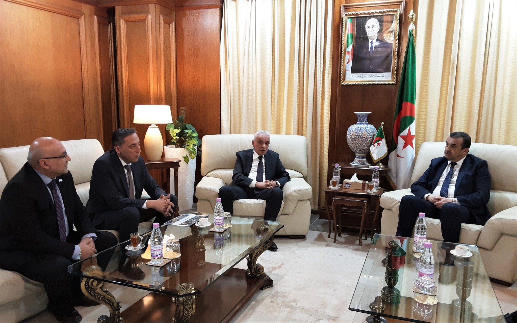 وزير الطاقة والمناجم يستقبل رئيس شركة إي تي باكير فرع شركة جنكيز القابضة التركية