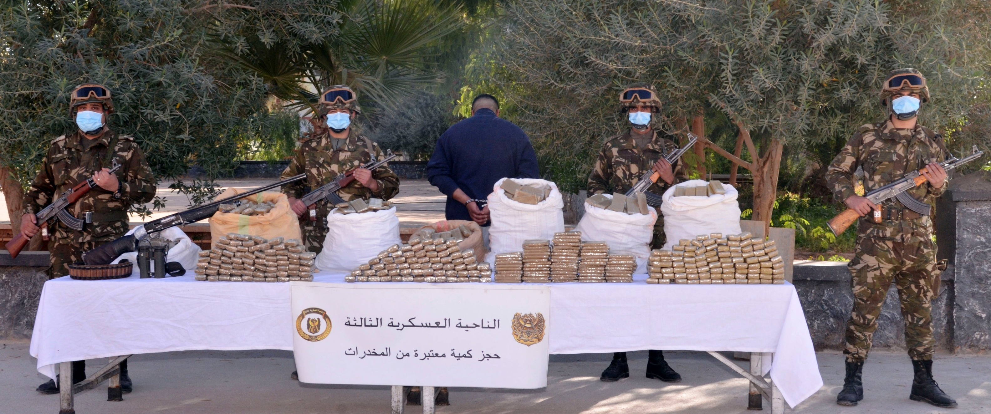 وزارة الدفاع: توقيف 35 تاجر مخدرات منهم واحد من جنسية مغربية