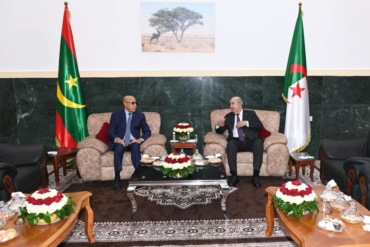 رئيس الجمهورية عبد المجيد تبون يضع حجر الأساس لإنجاز مشروع المنطقة الحرة تندوف رفقة نظيره الموريتاني