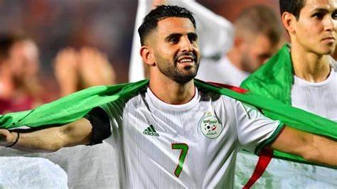 محرز يدعم مشروع إنشاء منتخب وطني لكرة القدم على الكراسي المتحركة