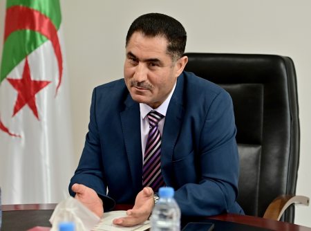 وزير الإتصال يحذر من الإستمرار في التجاوزات ونشر الأخبار المغلوطة