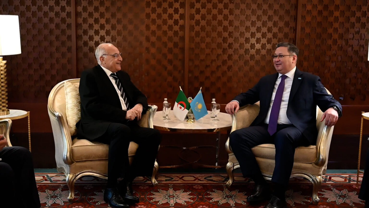 وزير الخارجية الجزائري ونظيره الكازاخي يبحثان الوضع في فلسطين وتعزيز العلاقات الثنائية